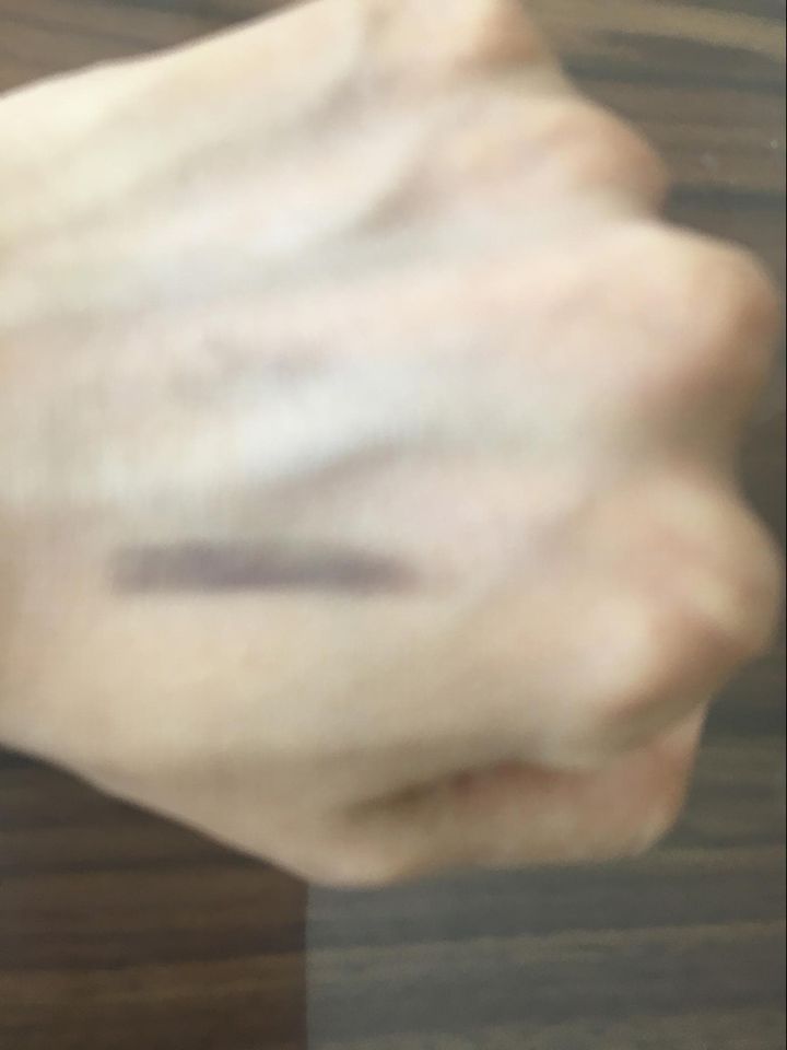 グレーブラウンのアイブロウの写真