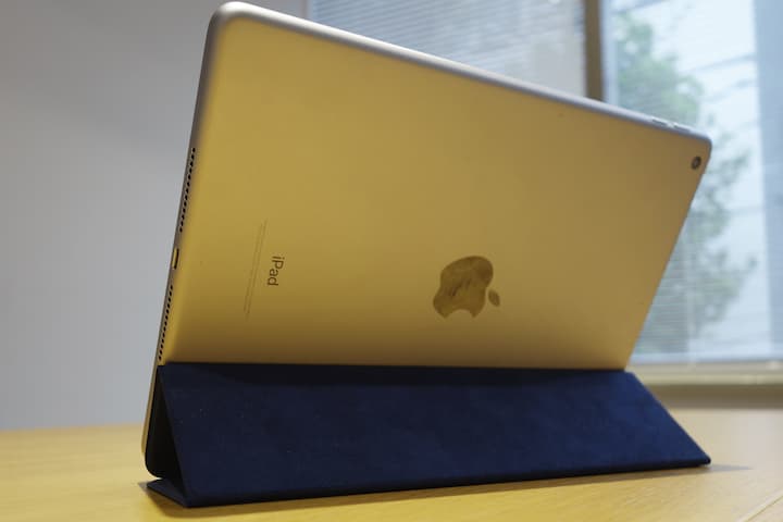 筆者のiPadとSmart Cover背面
