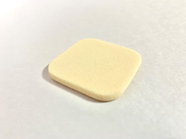 マキアージュ ドラマティックフェイスパウダーのパフスポンジ面