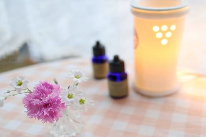 アロマランプと精油の写真