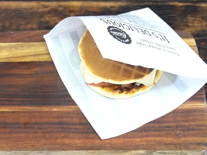 「ユニフレームfanマルチロースターでマックグリドル（風）」の完成品