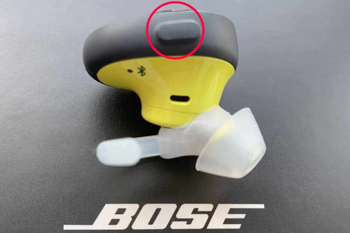 BOSE SoundSport Free wireless headphonesのBluetoothのBluetoothボタン