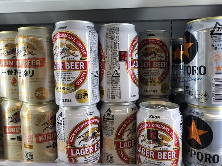 缶ビールの商品棚