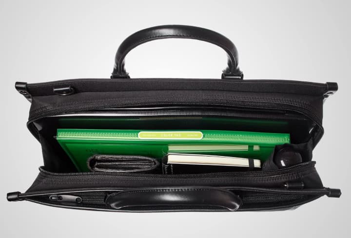 ビジネスバッグの内側の写真