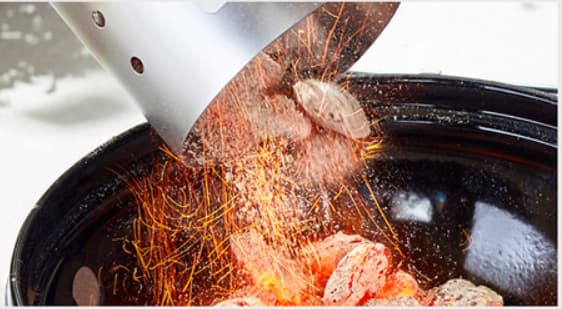 <alt>20分ほどで炭に火が回った写真