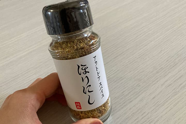 ほりにしが置いてあるテーブル