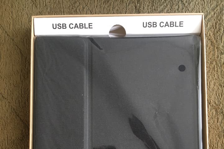 USBケーブルと本体