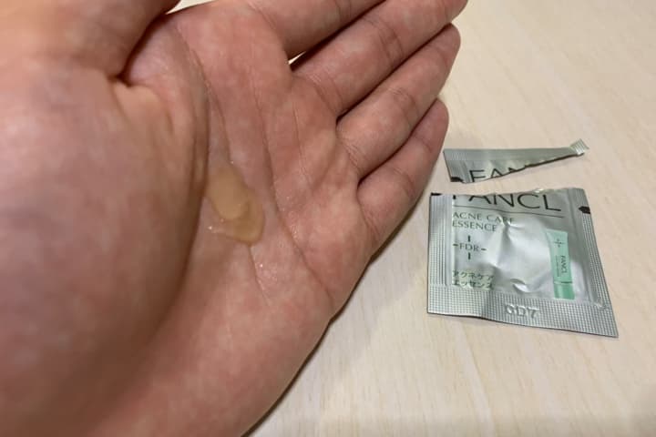 ファンケル アクネケアシリーズ 薬用部分用美容液 テクスチャ