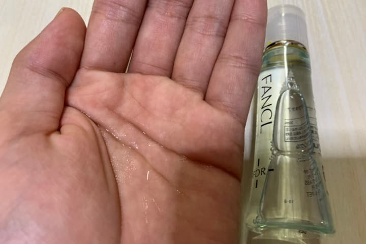 ファンケル アクネケアシリーズ 薬用化粧液 テクスチャ