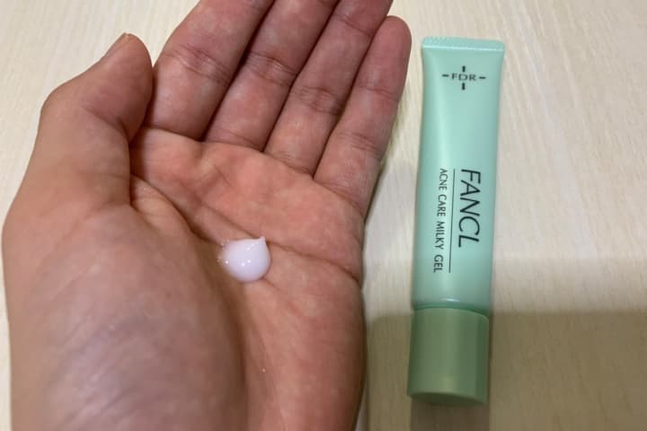 ファンケル アクネケアシリーズ 薬用ジェル乳液 テクスチャ