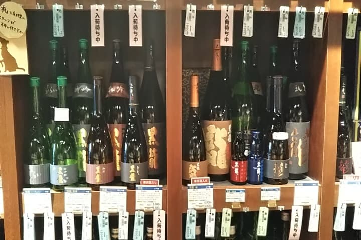 陳列されている日本酒の写真