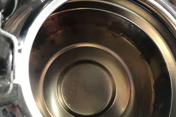 やかんの内側の水垢