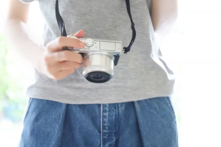 ミラーレス一眼・女性画像