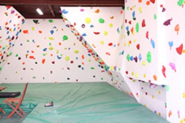 【守口市】ボルダリングジム　SQUAMISH