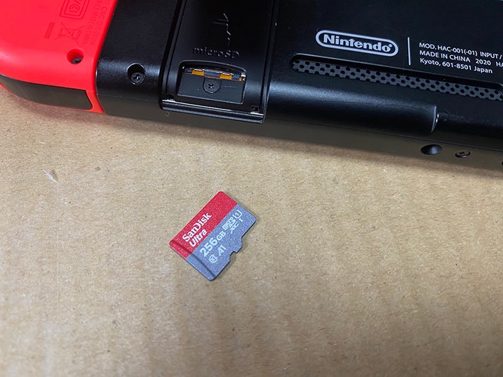 microSDはこんなの（撮影　ナ月）