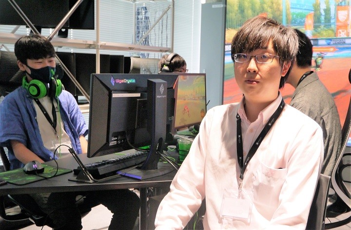 高卒支援会理事長で、e-sportsコースの顧問を務める竹村聡志さん