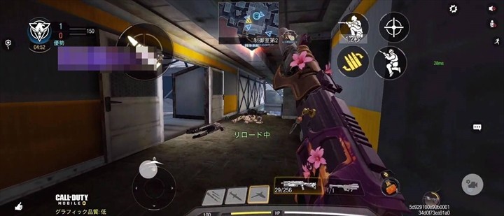 SUMMITでの戦闘シーン。屋内は近距離戦にもつれ込むことが多く、SMGの高火力が勝利をもたらしてくれる