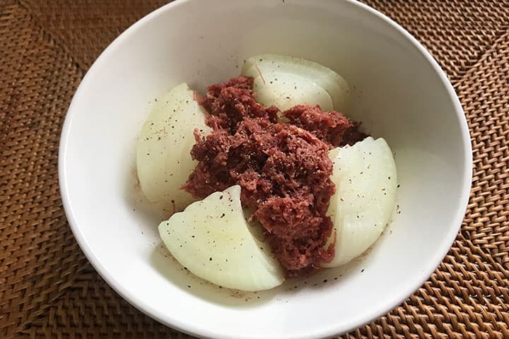 完成した新玉ねぎのコンビーフボム