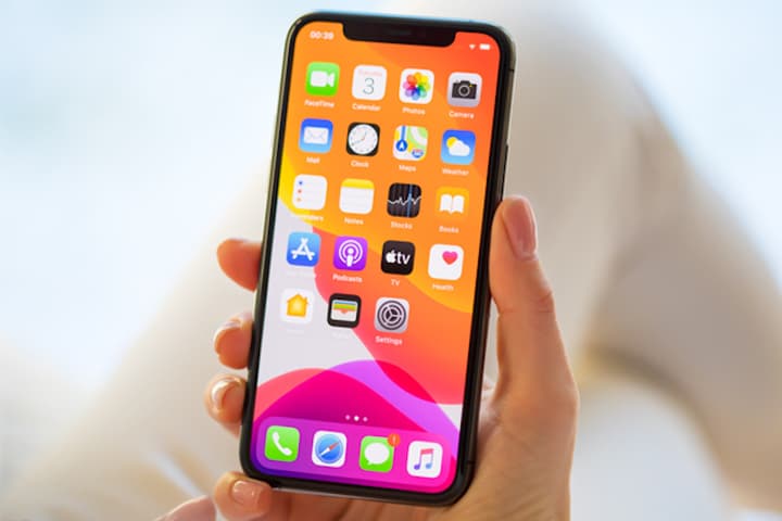 iPhoneを使うイメージ