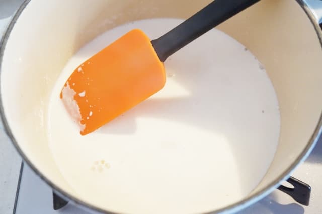 生クリームを温めている画像