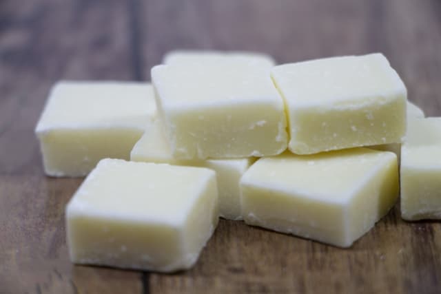 ホワイトチョコレートの生チョコの画像