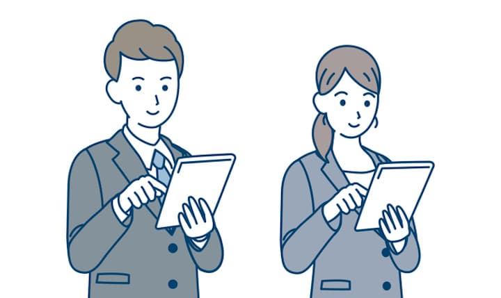 iPadを操作する男女のイメージ