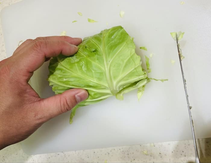 キャベツを細く切る写真
