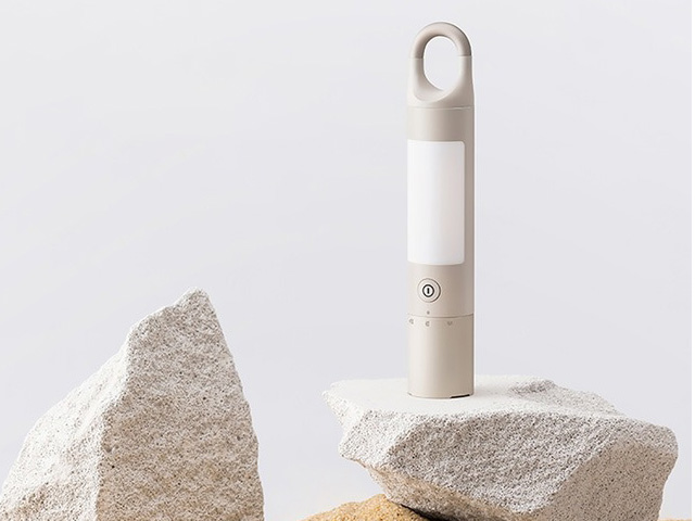 炎のゆらぎを再現し懐中電灯にもなる多用途LEDランタン「DUO
