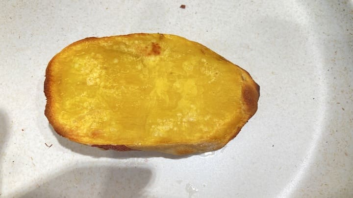 干し芋を焼いた写真