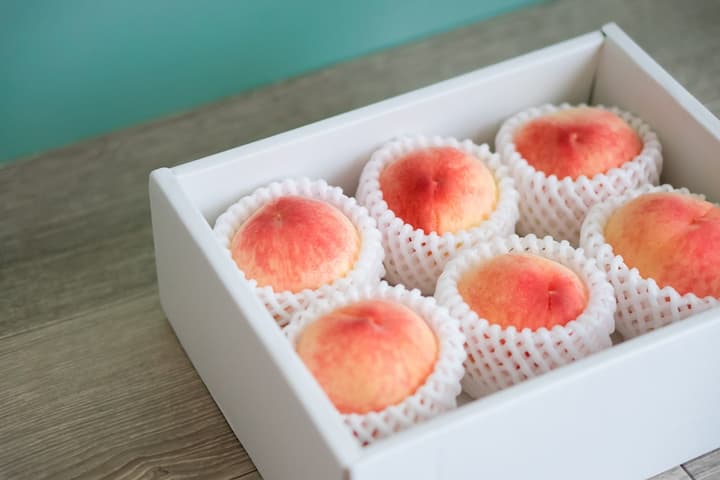 箱に入った箱の画像