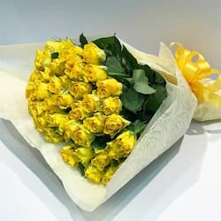 黄色いバラ50本の花束