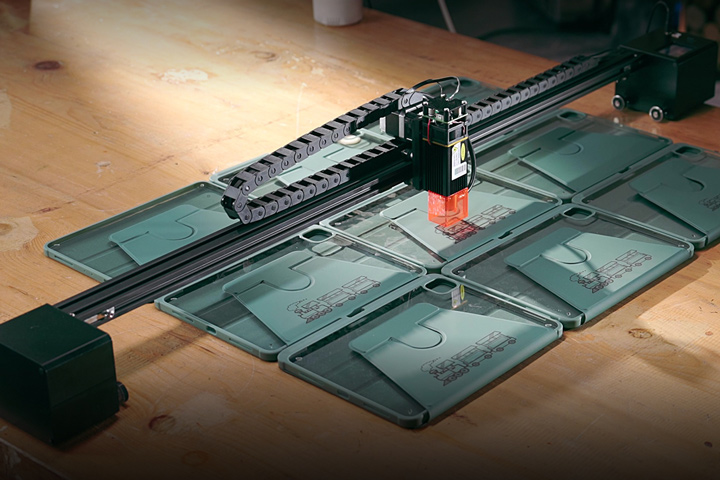 大判サイズの加工も！レーザー彫刻機「Spider X1」 - bouncy / バウンシー