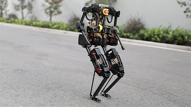 二足歩行ロボットを世界中と共同研究？ オープン