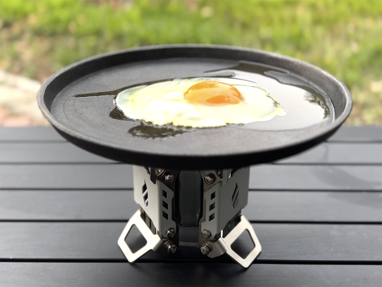 ぼっちのキャンプ飯がはかどるアルコールストーブ「Fire Beast5