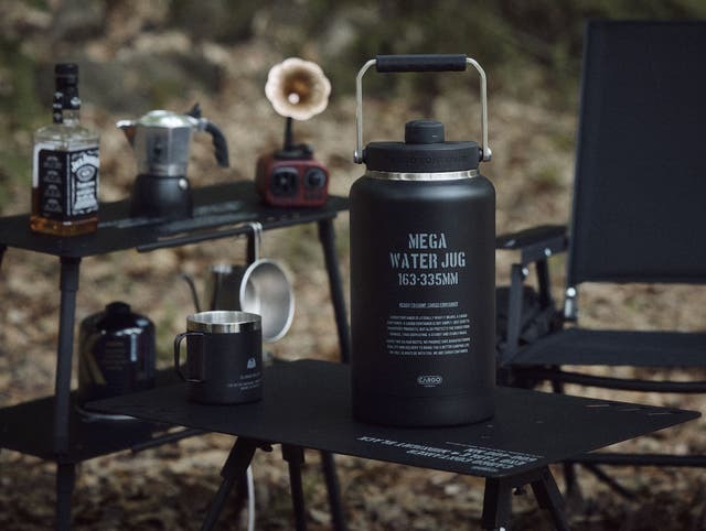 三日間も氷が保つウォータージャグ「MEGA WATER JUG」、キャンプでも 