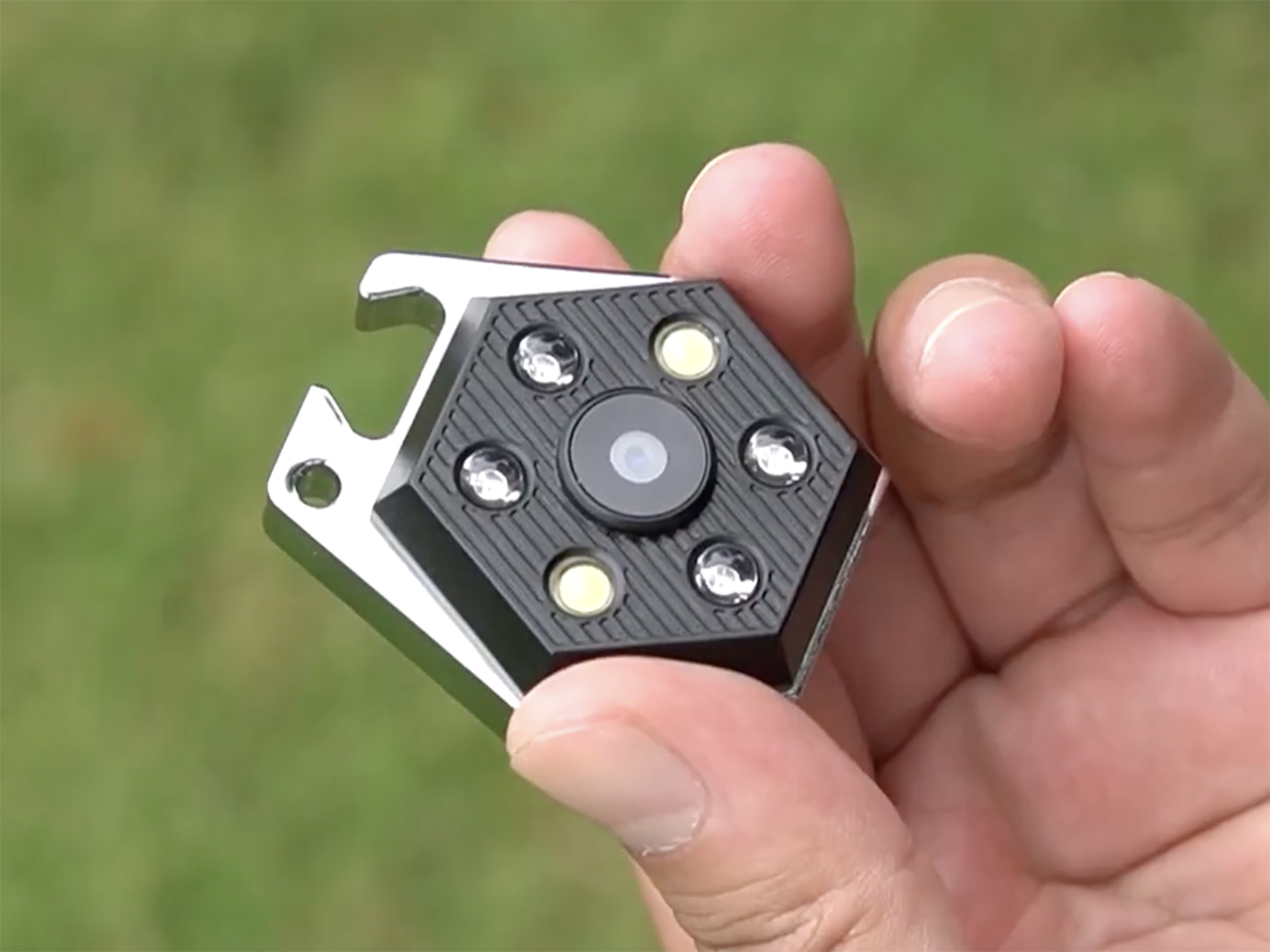 LandeeCam 小型カメラ 驚きの超軽量39g！録画・写真撮影・ナイトビジョン・照明