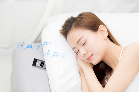 音に包まれて眠る？ 枕の下に入れるスピーカー「LXZ QY11