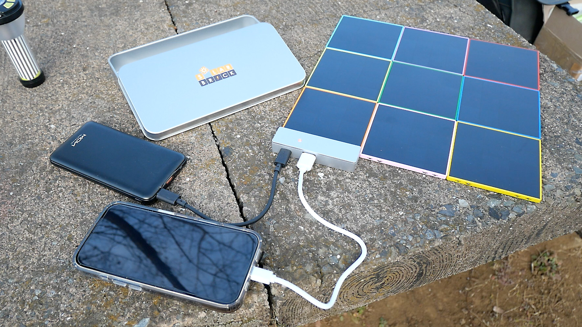 動作確認のみ ソーラーブリック Gen2 SOLAR BRICK Gen2 ブロック組み立て即充電！マグネット式の次世代型ソーラーパネル