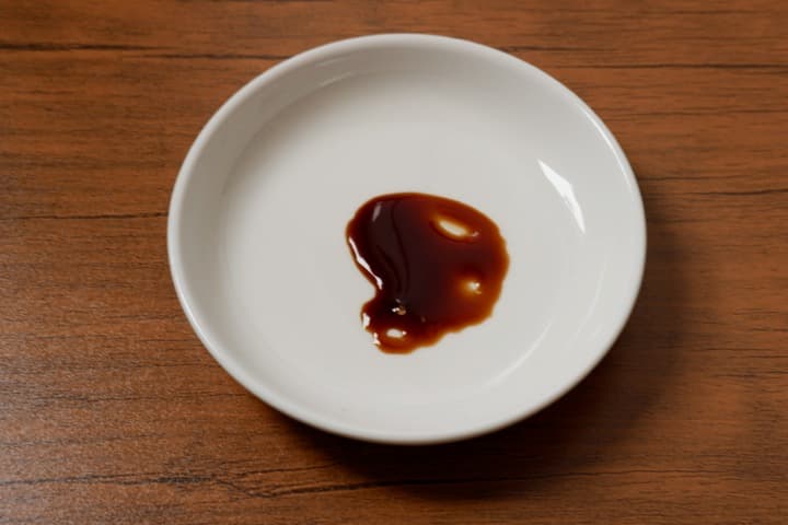 バルサミコ醤油と白いお皿
