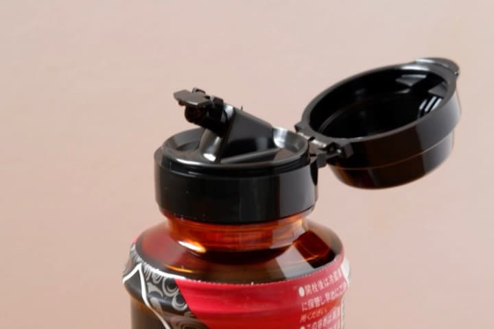 バルサミコ醤油の注ぎ口