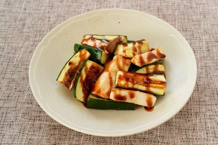 ズッキーニとエリンギの焼きサラダ