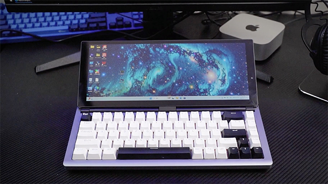 外部モニターにもミニノートPCにも！ Windows搭載のメカニカル