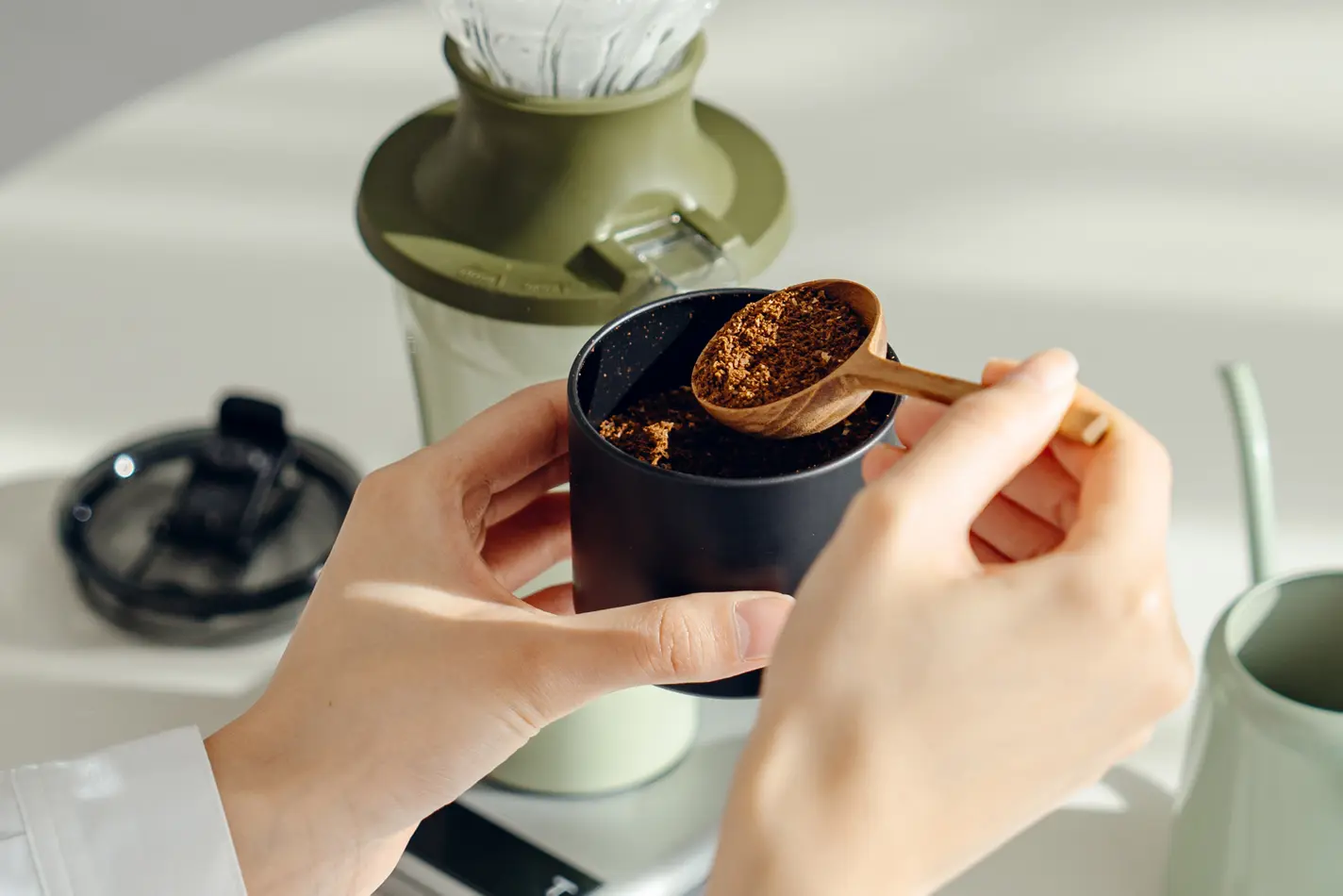STTOKEとHARIOの限定カラーコラボセット。 STTOKE＋HARIO】機能性と美しさが融合した至高の一杯