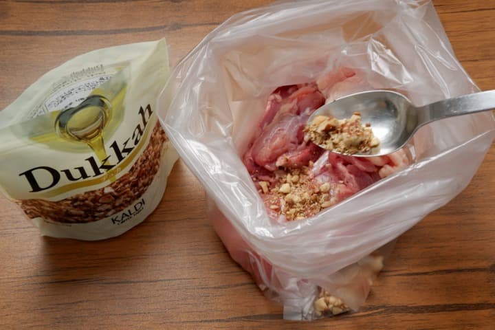 チキンステーキの調理の様子