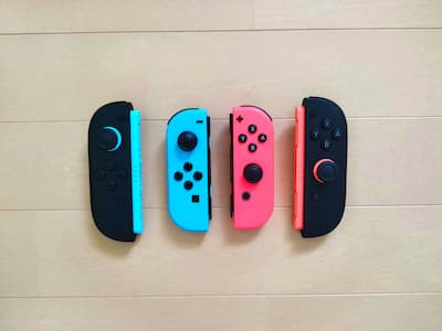 Joy-Con2と初代Joy-Conのサイズ比較画像