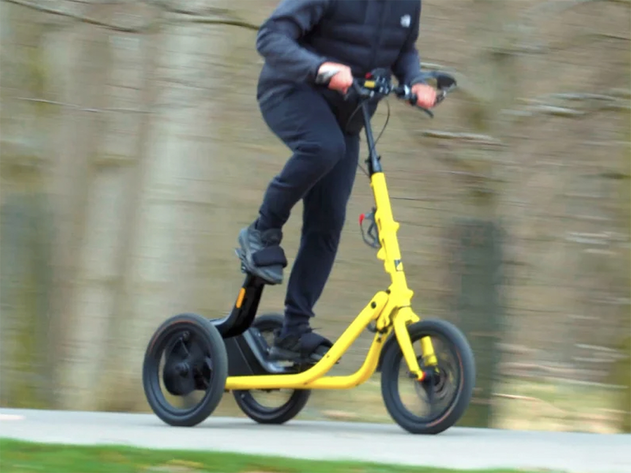 踏んで進む！ デンマーク生まれの立ち乗り三輪自転車「Me-Mover
