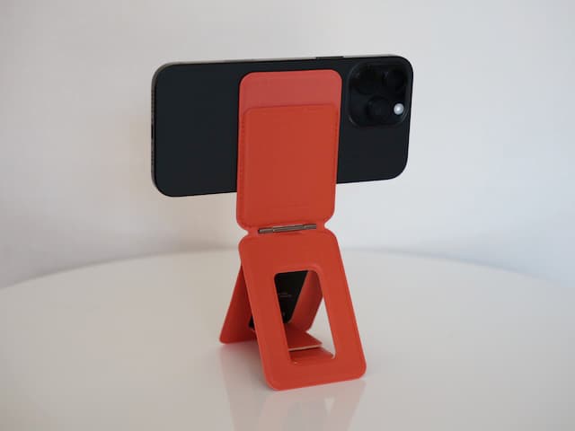 スマホスタンドに固定した様子