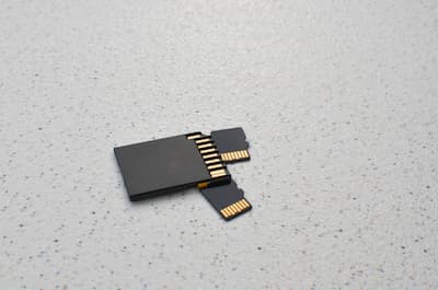 SDカードとmicroSDカードの写真