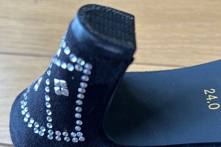 パンプスのヒールとトップリフト