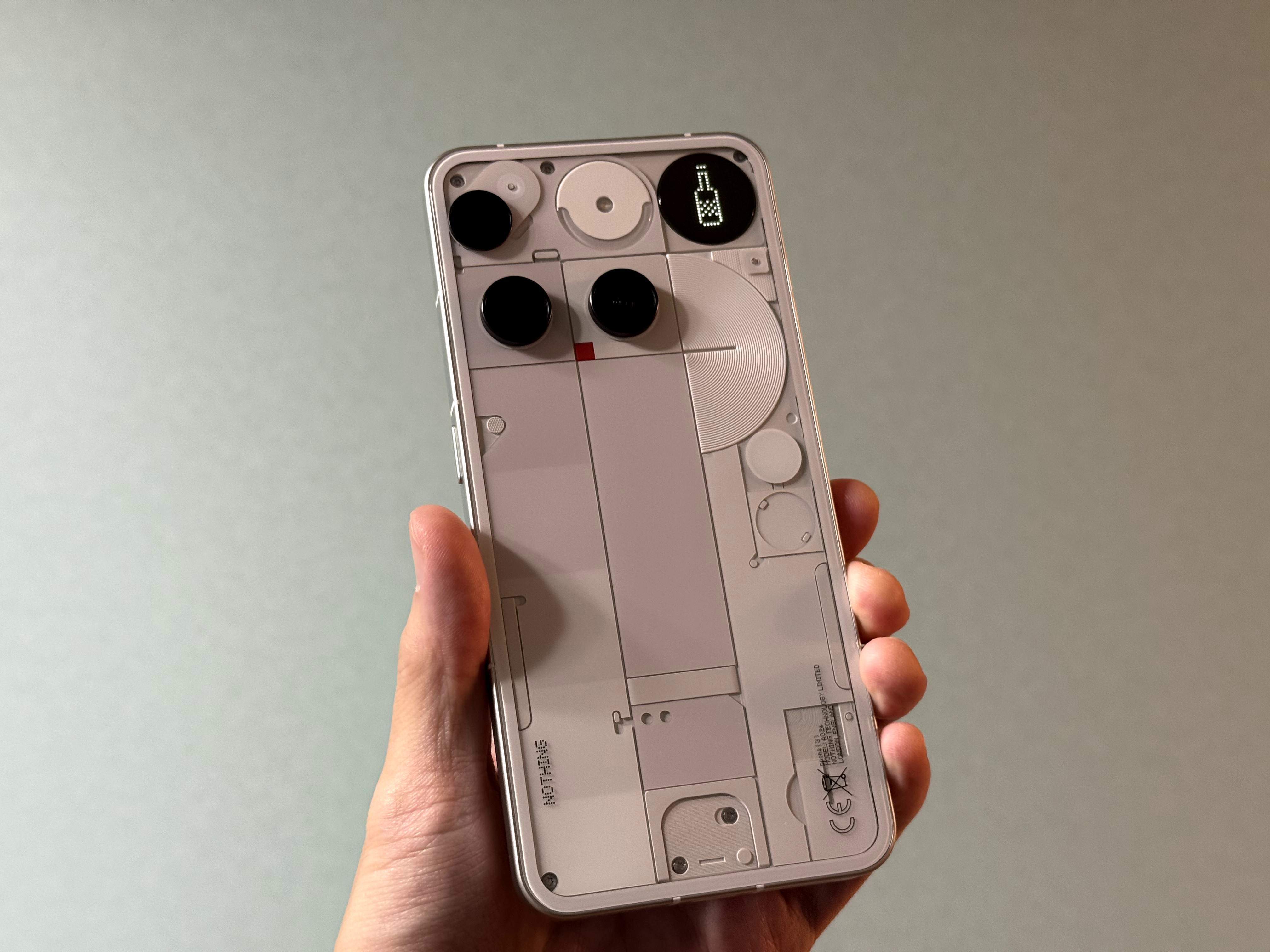 Nothing Phone (3)日本上陸、唯一無二のデザインとGlyph Matrixが